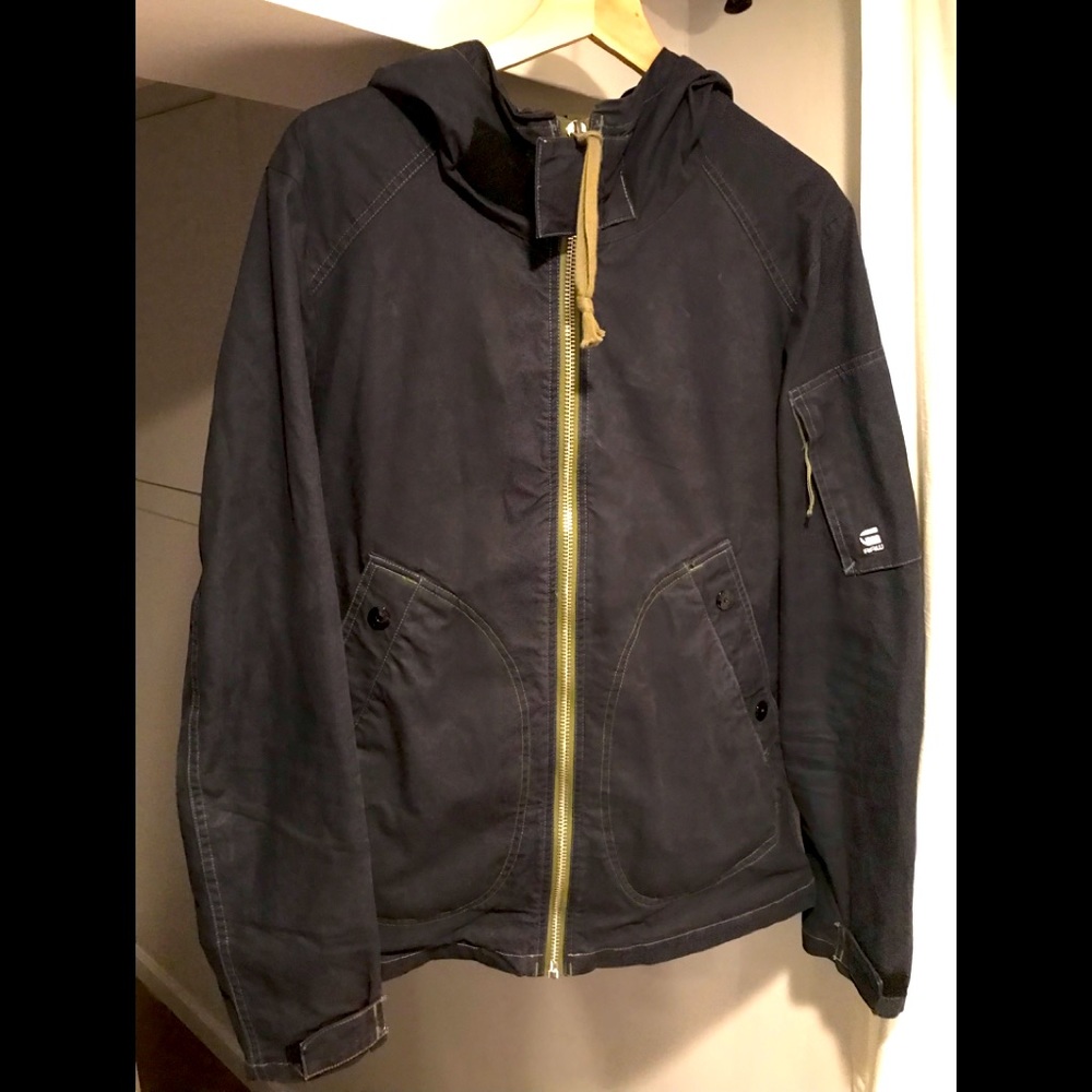 G-Star Raw hooded jacket. Stylish and fitted look. Dark Navy color.